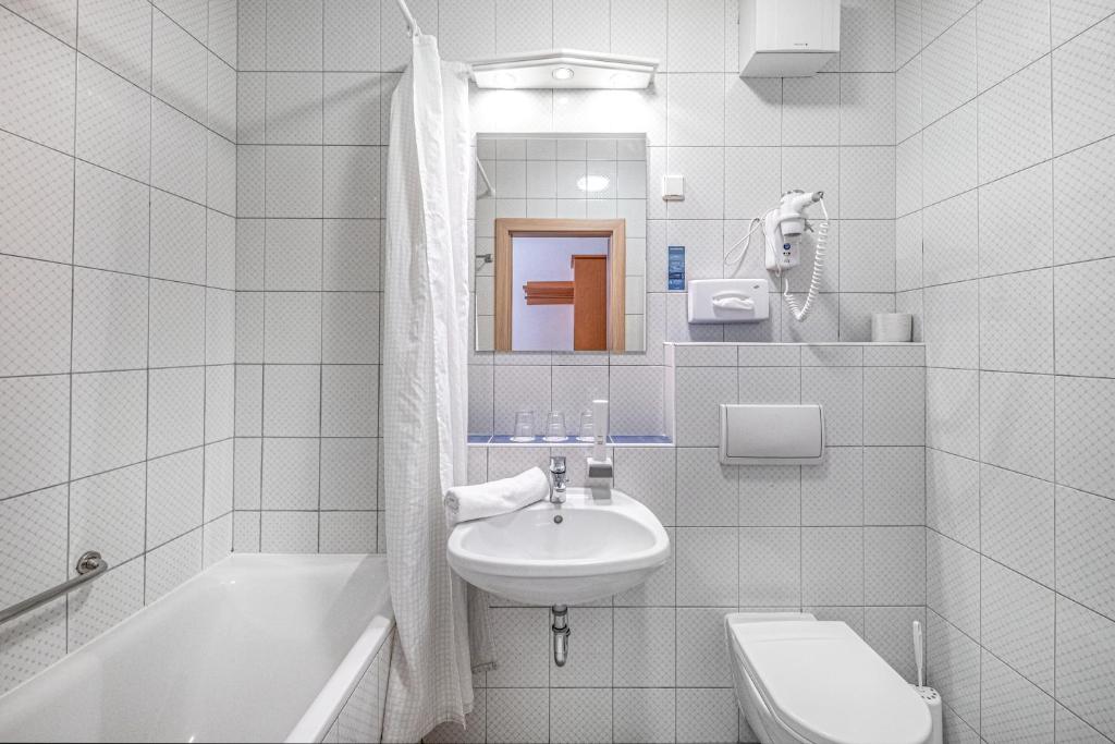 Koupelna v ubytování Corvin Hotel Budapest Sissi Wing