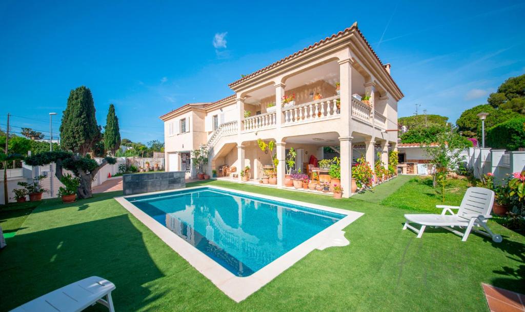 R153 - Espaciosa Villa con Piscina Privada en Coma - 别墅
