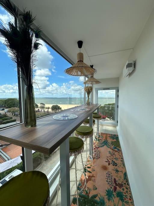 Appartement Claire front de mer superbe vue Bassin