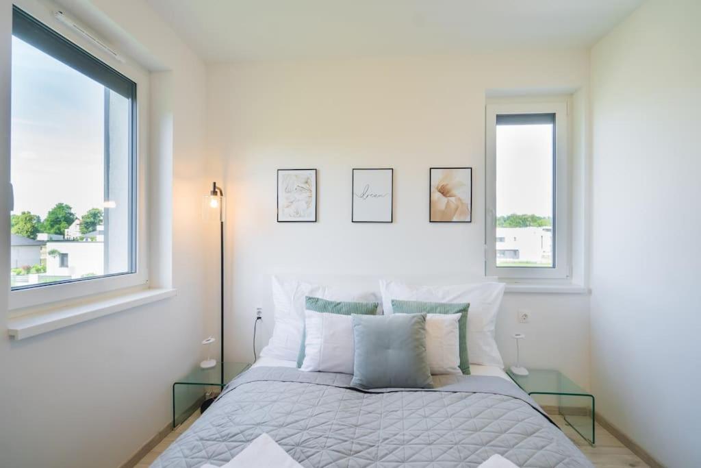 Postel nebo postele na pokoji v ubytování Blue Dream Apartman