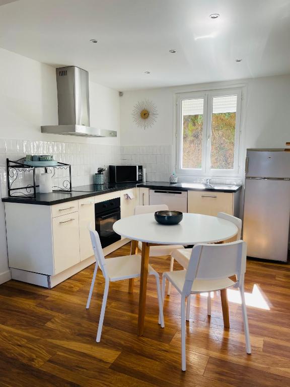 Kuchyň nebo kuchyňský kout v ubytování Propriété Malva appartement margherita