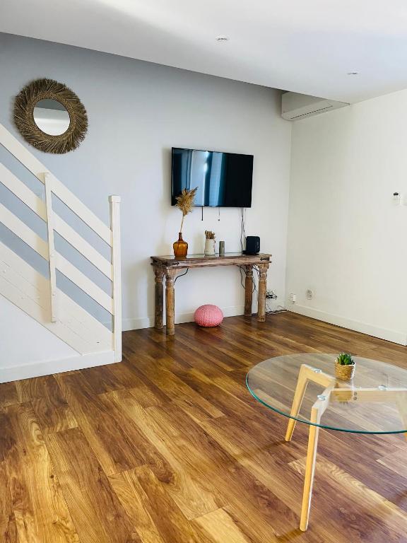 TV a/nebo společenská místnost v ubytování Propriété Malva appartement margherita