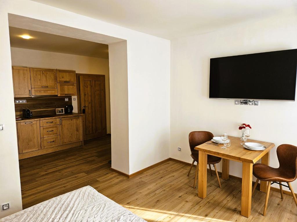 Η κουζίνα ή μικρή κουζίνα στο Špindl Lodge Apartments Self check-in & Sauna