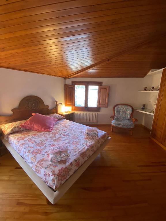 Postel nebo postele na pokoji v ubytování Cal Cutxó - Nou balneari rural per la família
