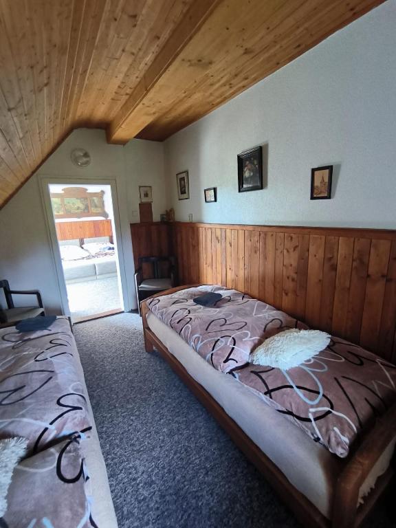 Postel nebo postele na pokoji v ubytování Chata Rybná 18