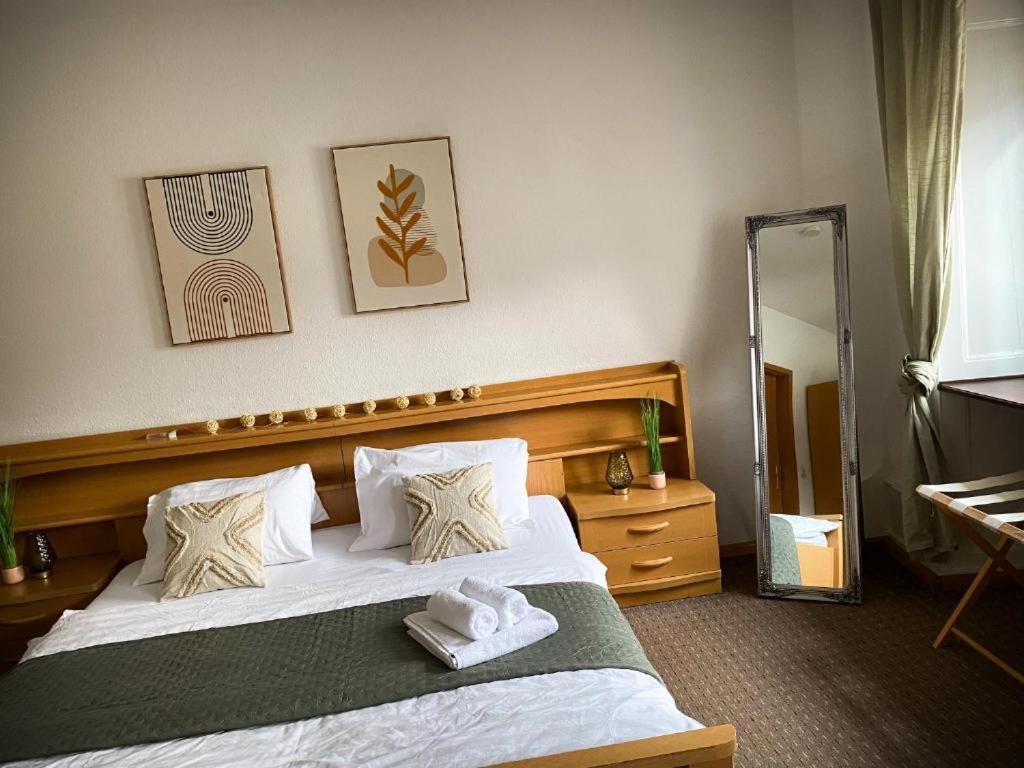 Postel nebo postele na pokoji v ubytování Hotel Ochsen