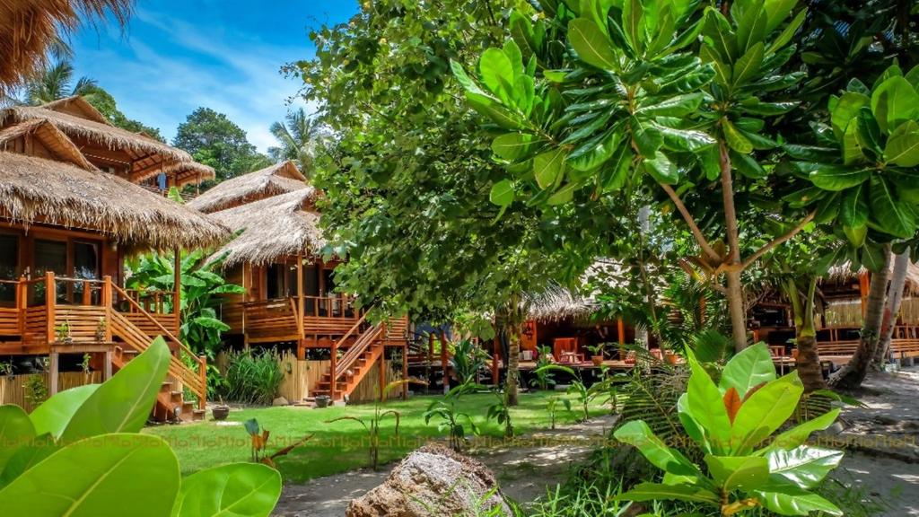 Ten Moons Lipe Resort - 16