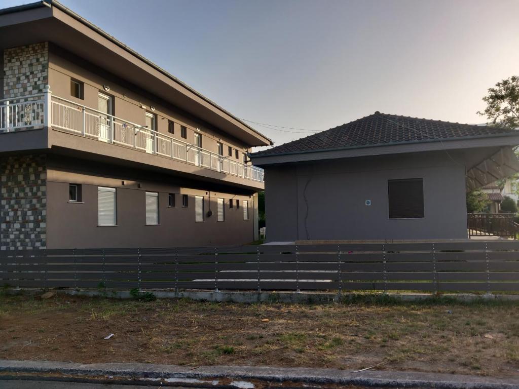 Budova, kde se aparthotel nachází