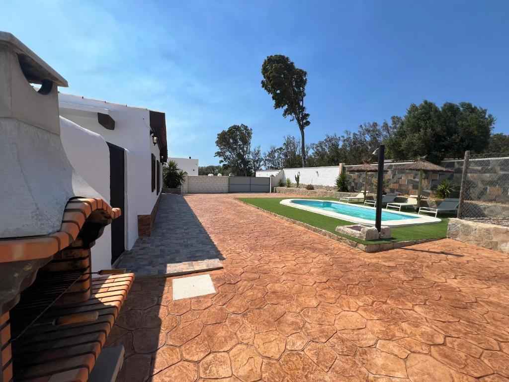 Bazén v ubytovaní BAMBÚ · Casa rural en Vejer con piscina privada alebo v jeho blízkosti