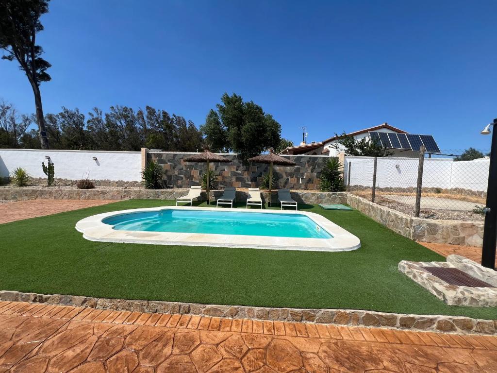 Bazén v ubytovaní BAMBÚ · Casa rural en Vejer con piscina privada alebo v jeho blízkosti