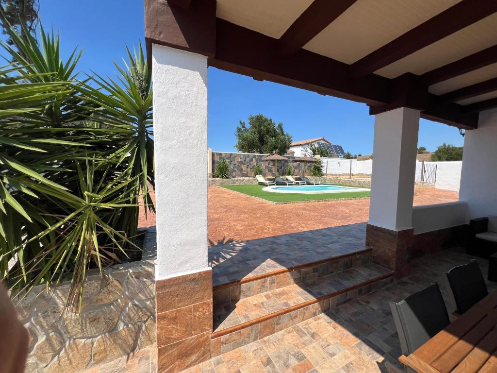 Bazén v ubytovaní BAMBÚ · Casa rural en Vejer con piscina privada alebo v jeho blízkosti