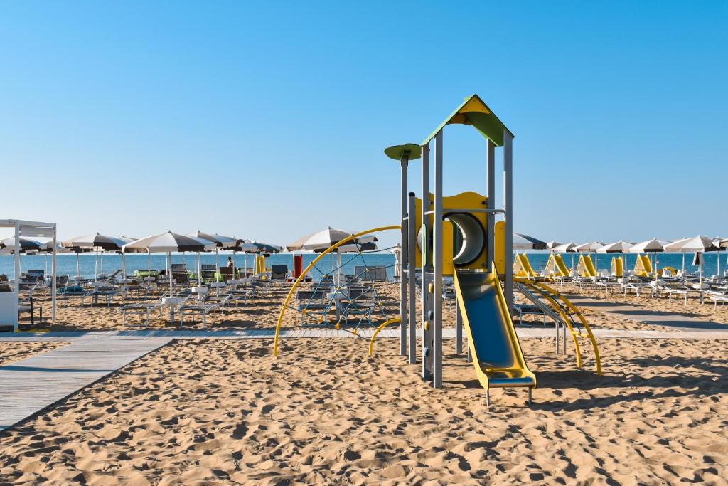 Plac zabaw dla dzieci w obiekcie Hotel Luna