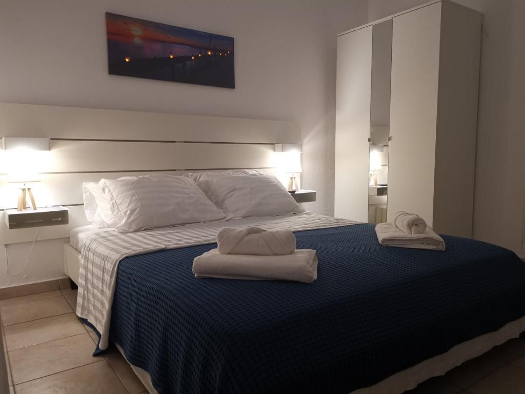 Postel nebo postele na pokoji v ubytování Alana apartment