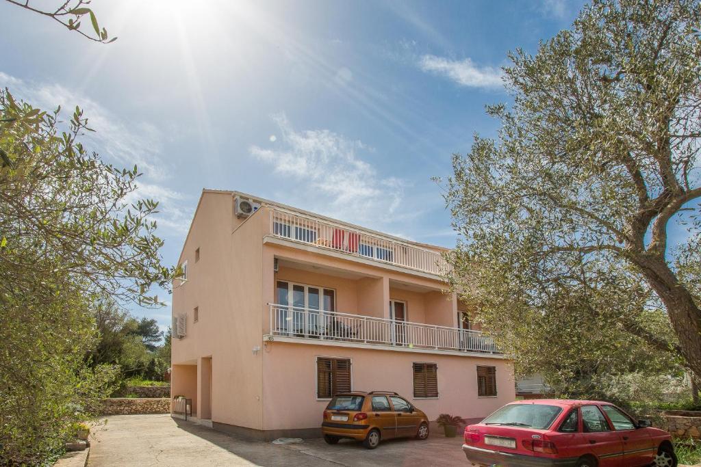 Budova, kde se aparthotel nachází