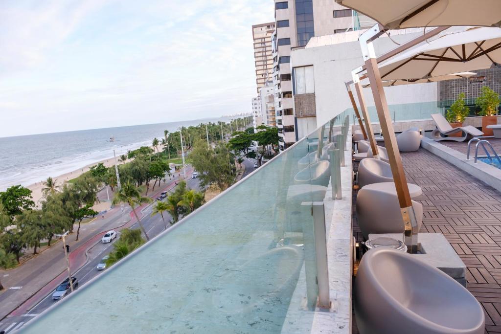Uma vista do mar tirada do hotel