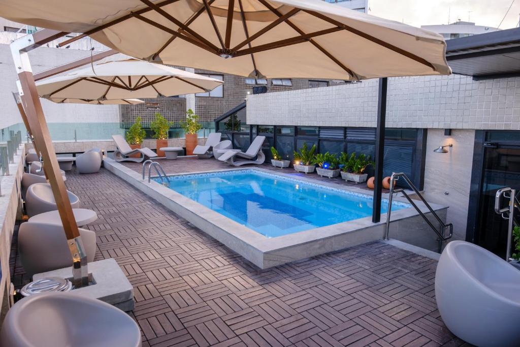 A piscina localizada em Marante Plaza Hotel ou nos arredores