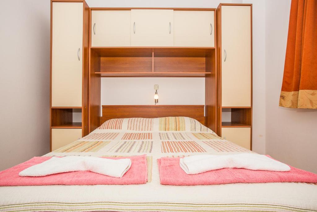 Postel nebo postele na pokoji v ubytování Apartmani Ante Nobilo