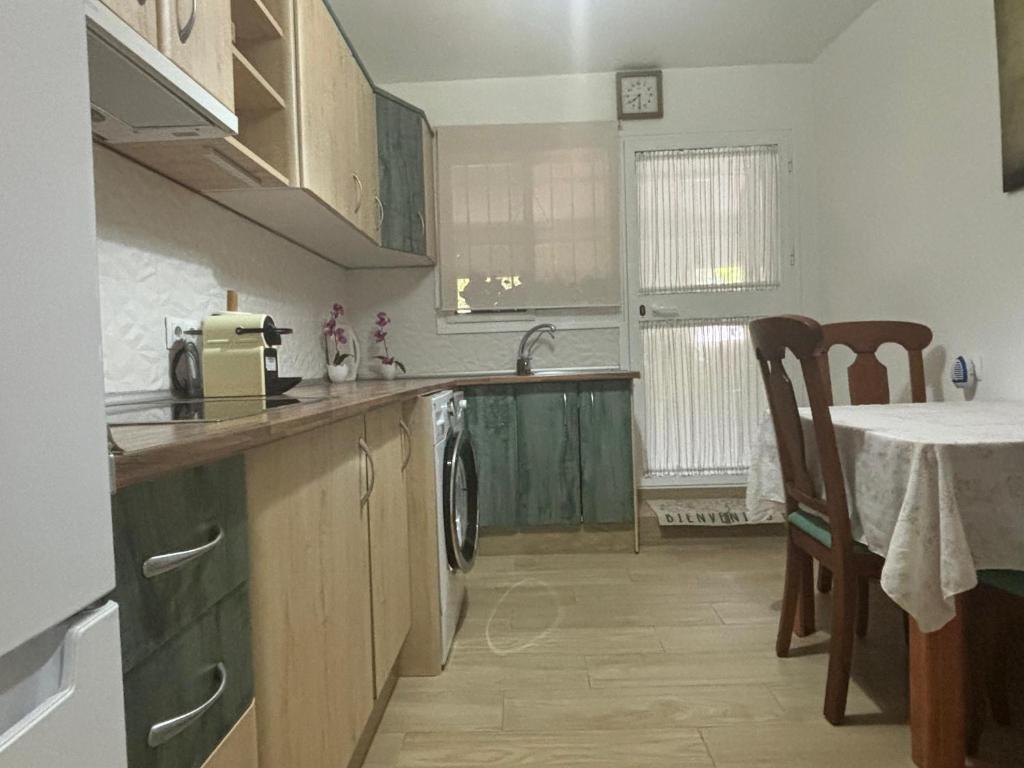 A kitchen or kitchenette at Villa El Hogar