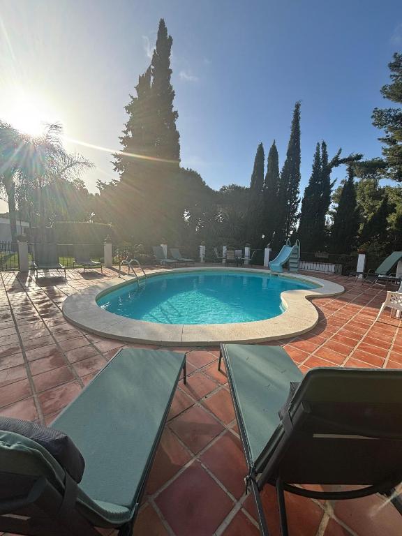 The swimming pool at or close to Villa El Hogar