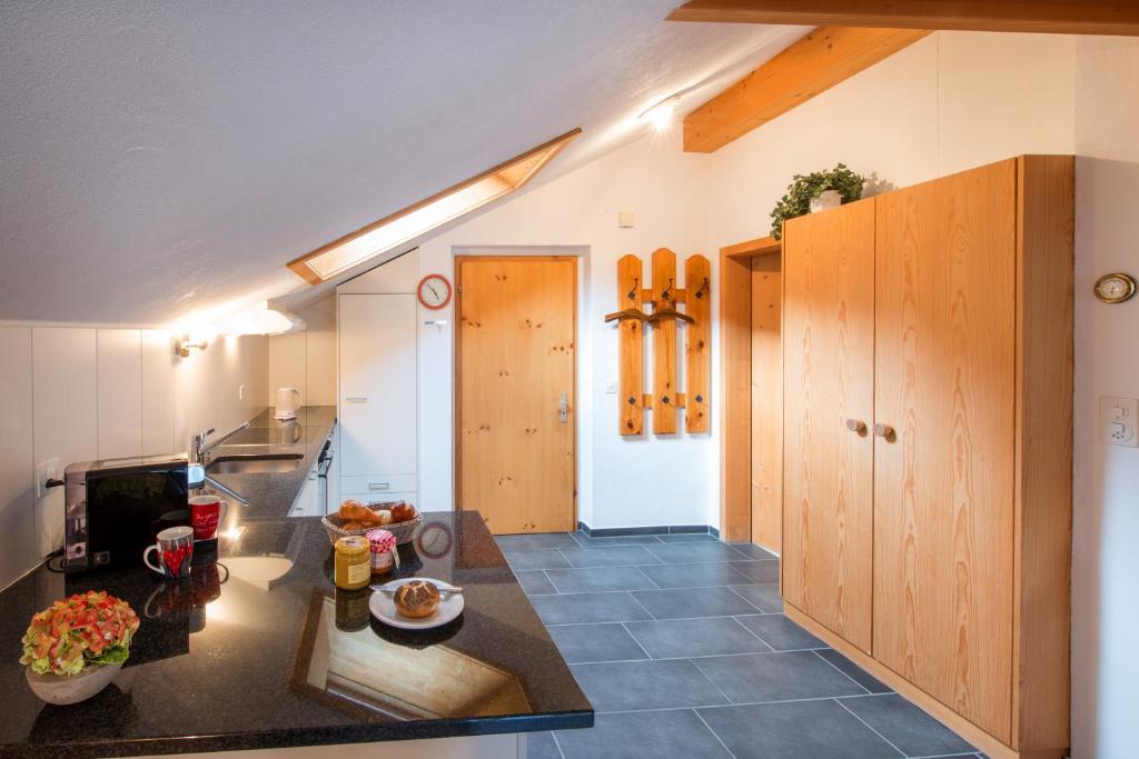 Ferienwohnungen Muntschi - One-Bedroom Apartment - Attic