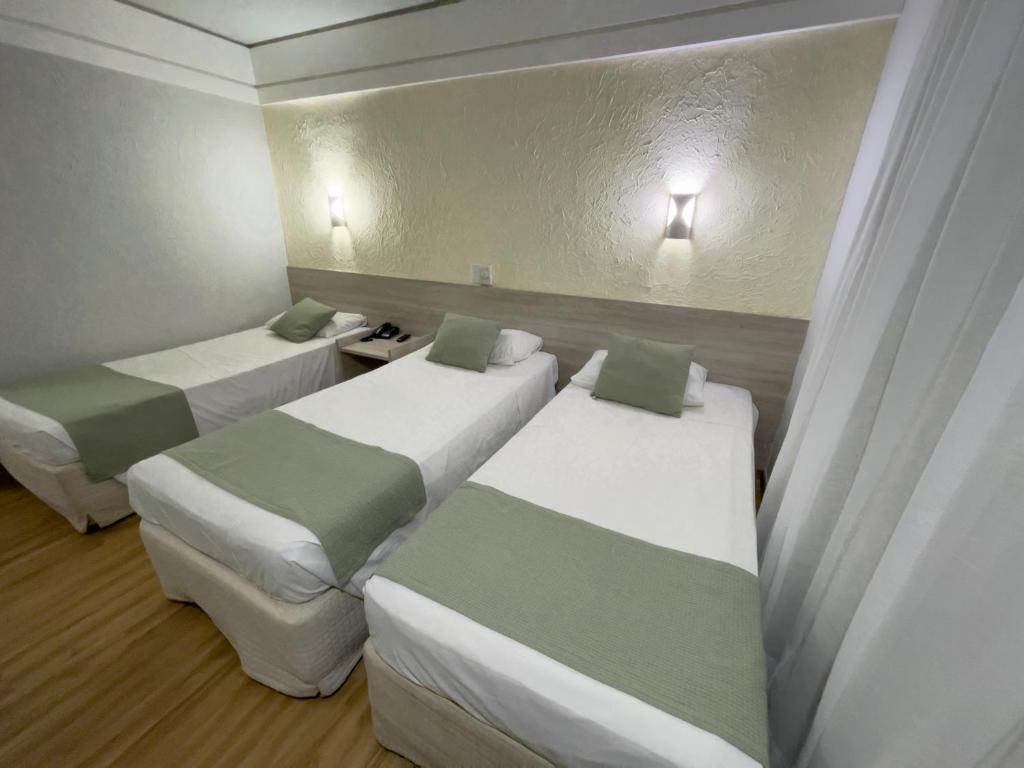 Cama ou camas em um quarto em Marante Plaza Hotel