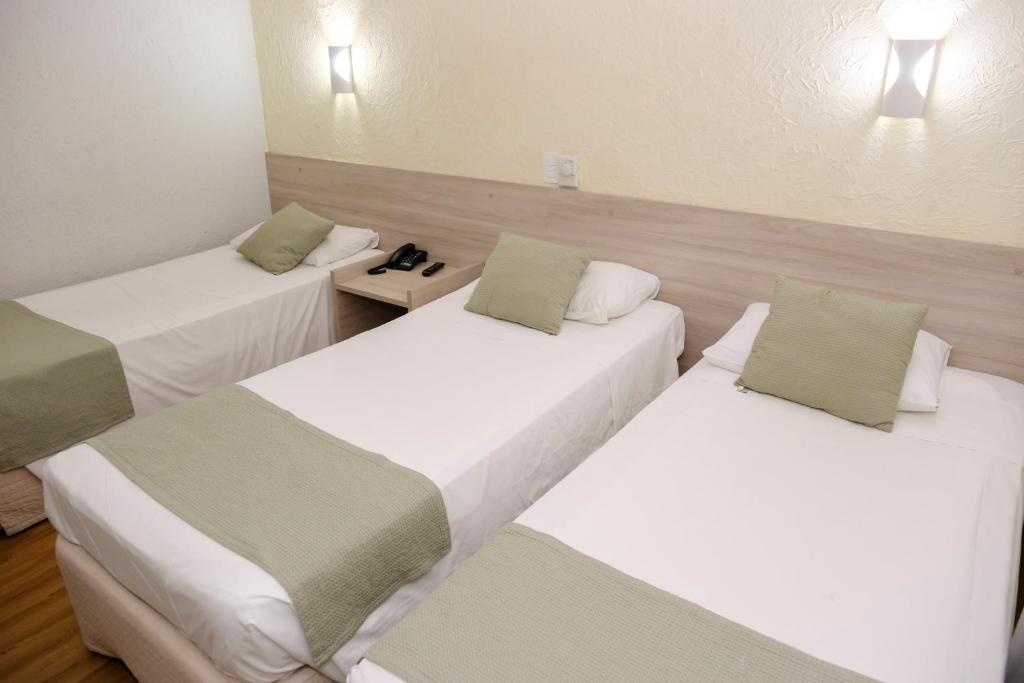 Cama ou camas em um quarto em Marante Plaza Hotel