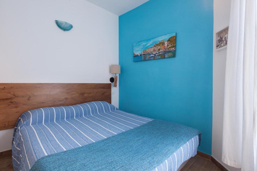 Postel nebo postele na pokoji v ubytování Cinque Terre Charme Rooms