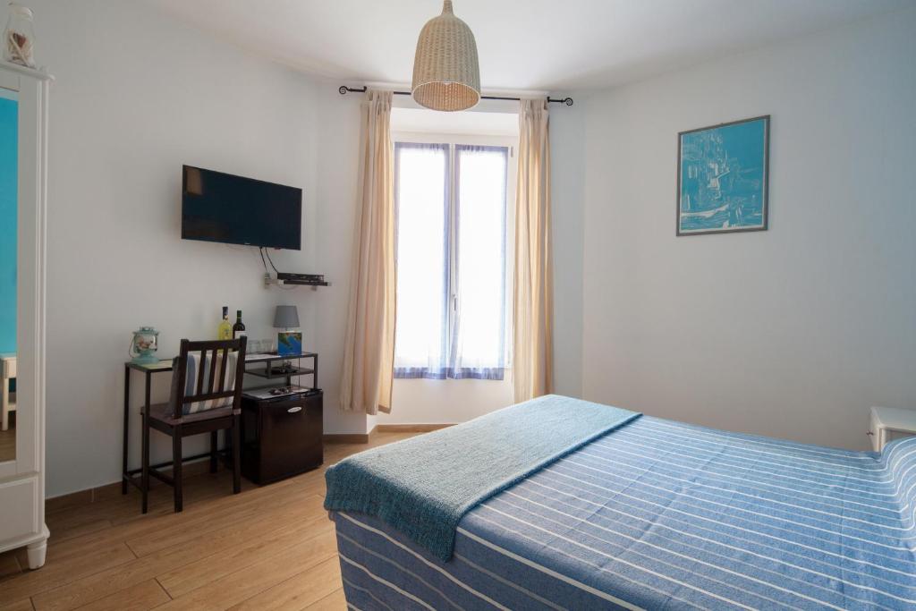 Postel nebo postele na pokoji v ubytování Cinque Terre Charme Rooms