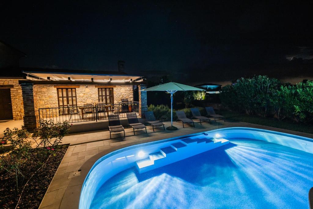 Basen w obiekcie Villa Jurinea in Istrien mit Pool lub w pobliżu