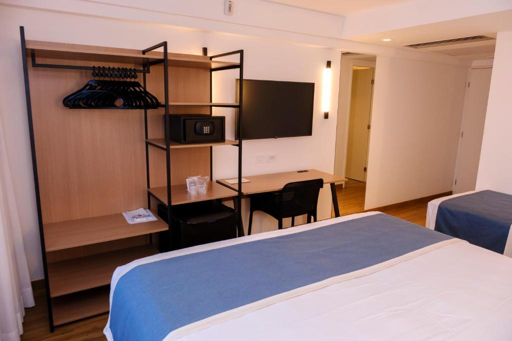 Cama ou camas em um quarto em Marante Plaza Hotel