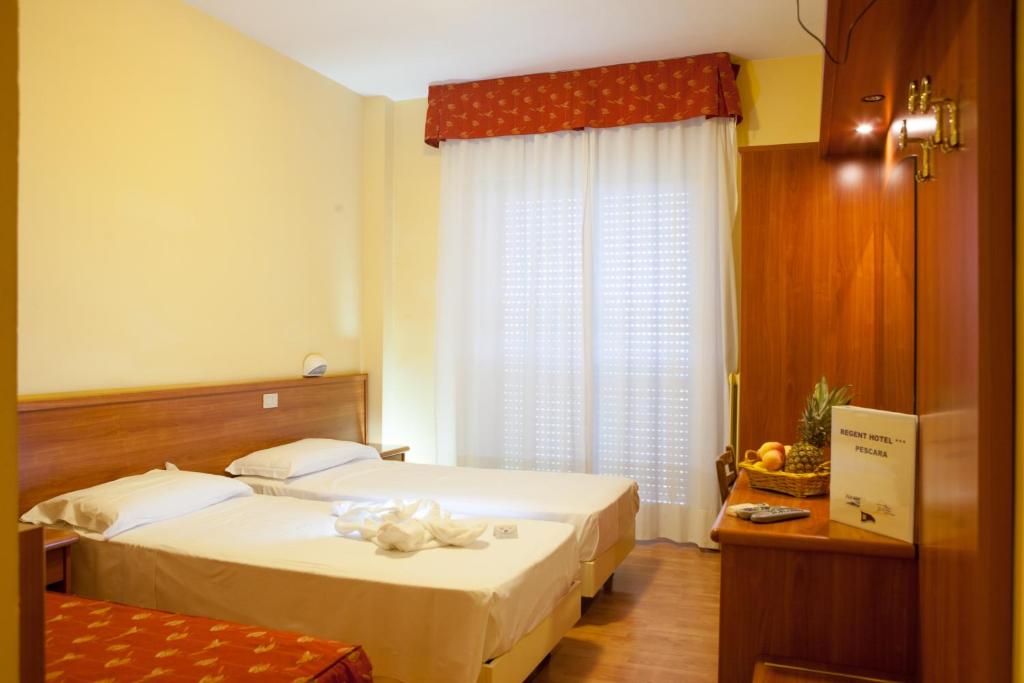 Posteľ alebo postele v izbe v ubytovaní Hotel Regent