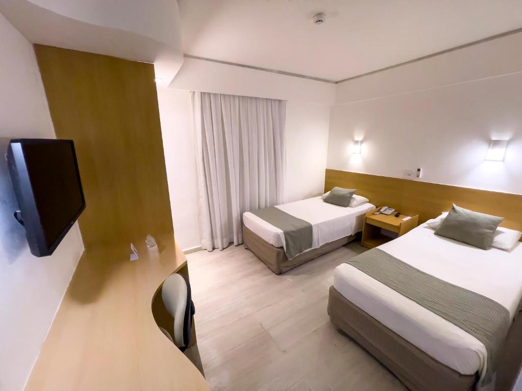 Cama ou camas em um quarto em Marante Plaza Hotel