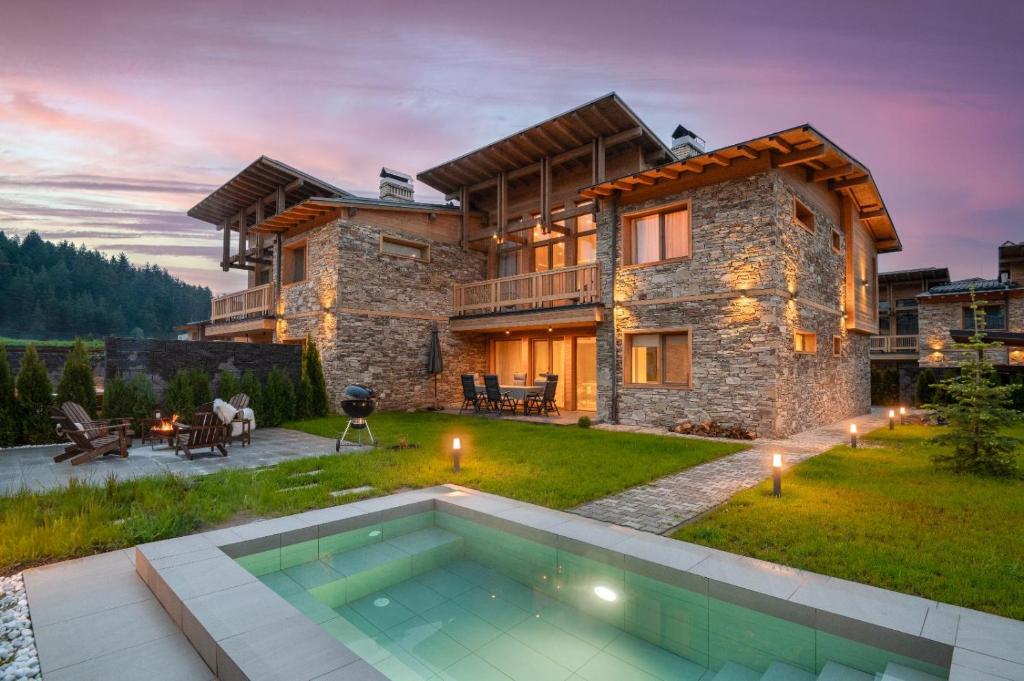 Luxury Villa with Hot Pool, Banya (precios actualizados 2026)