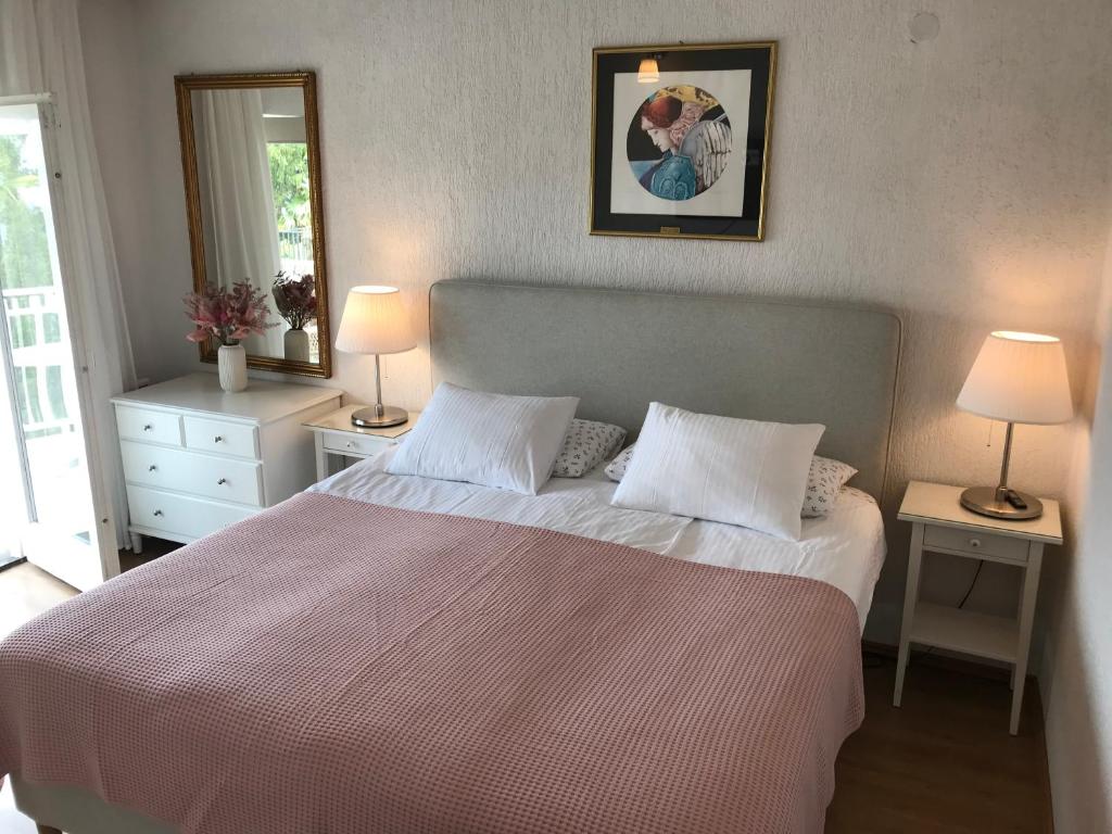 Łóżko lub łóżka w pokoju w obiekcie Premium Apartments Punta Kolova
