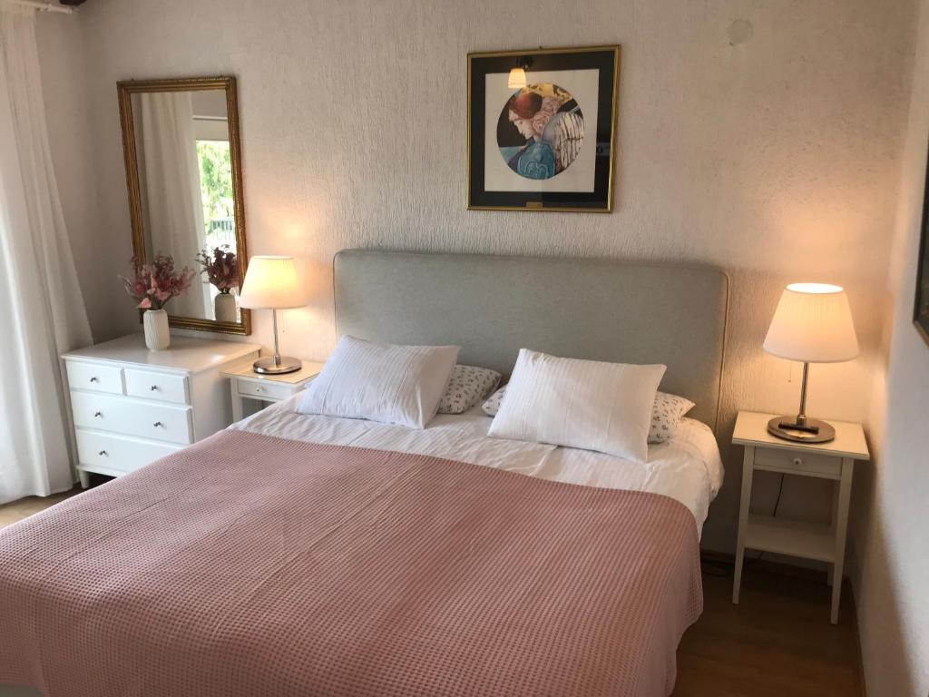 Łóżko lub łóżka w pokoju w obiekcie Premium Apartments Punta Kolova
