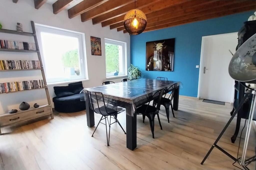 Galeriebild der Unterkunft Charmante maison de campagne avec jardin in Annezin