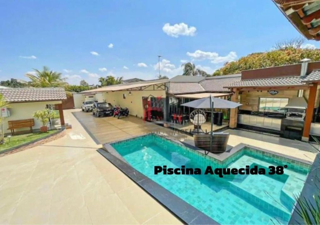 a villa with a swimming pool in positano antipolis at Linda Casa na EPTG com lazer completo - Brasília in Brasilia