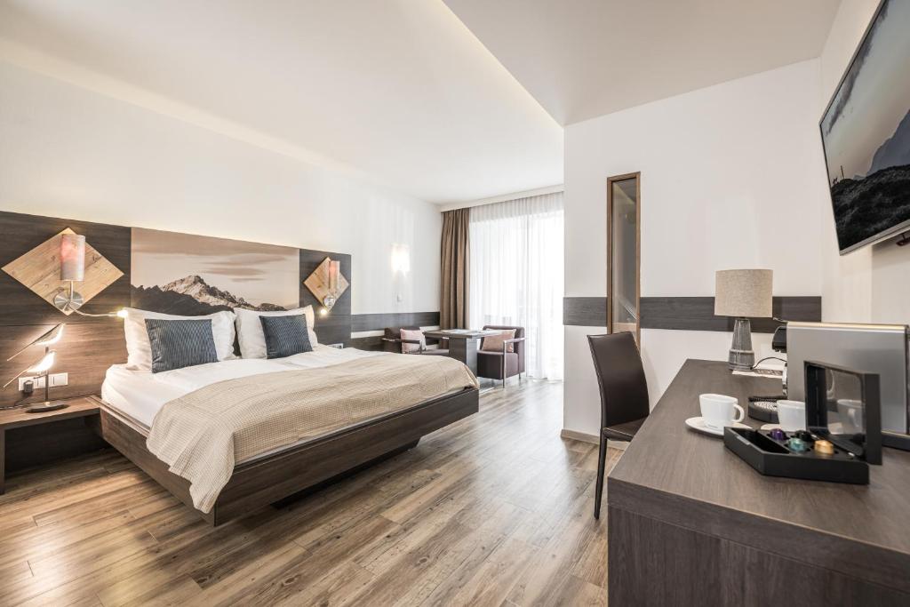 Postel nebo postele na pokoji v ubytování zum Senner Suites Zillertal