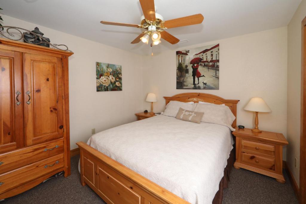 a bedroom with a bed and a ceiling fan at Apple Blossom by Eden Crest in Pigeon Forge