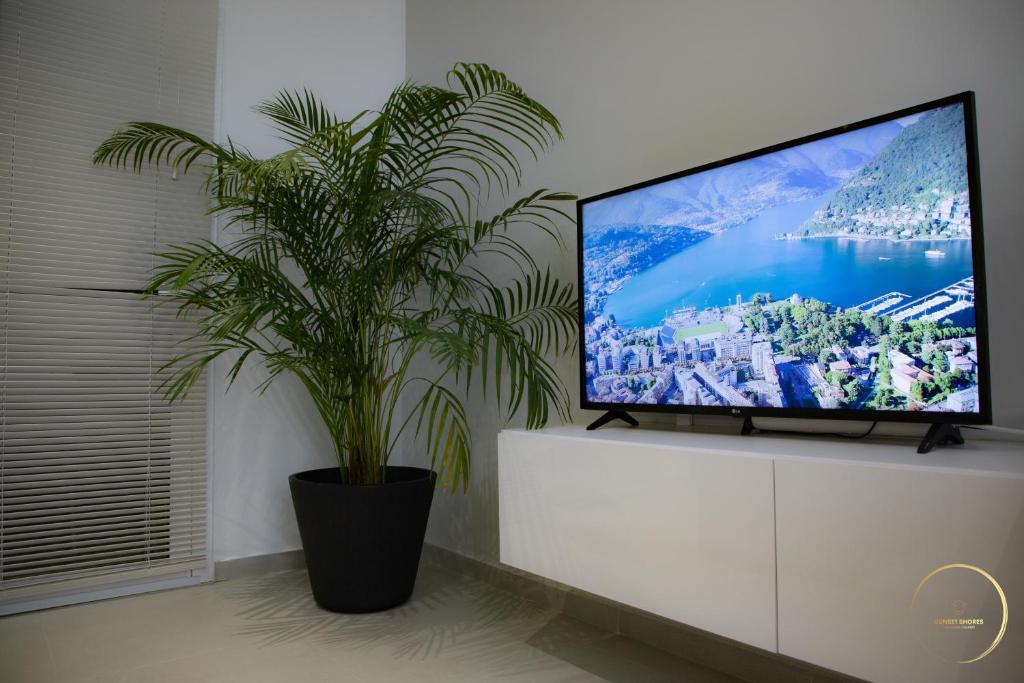 TV a/nebo společenská místnost v ubytování Sunset Shores Mola Kaliva