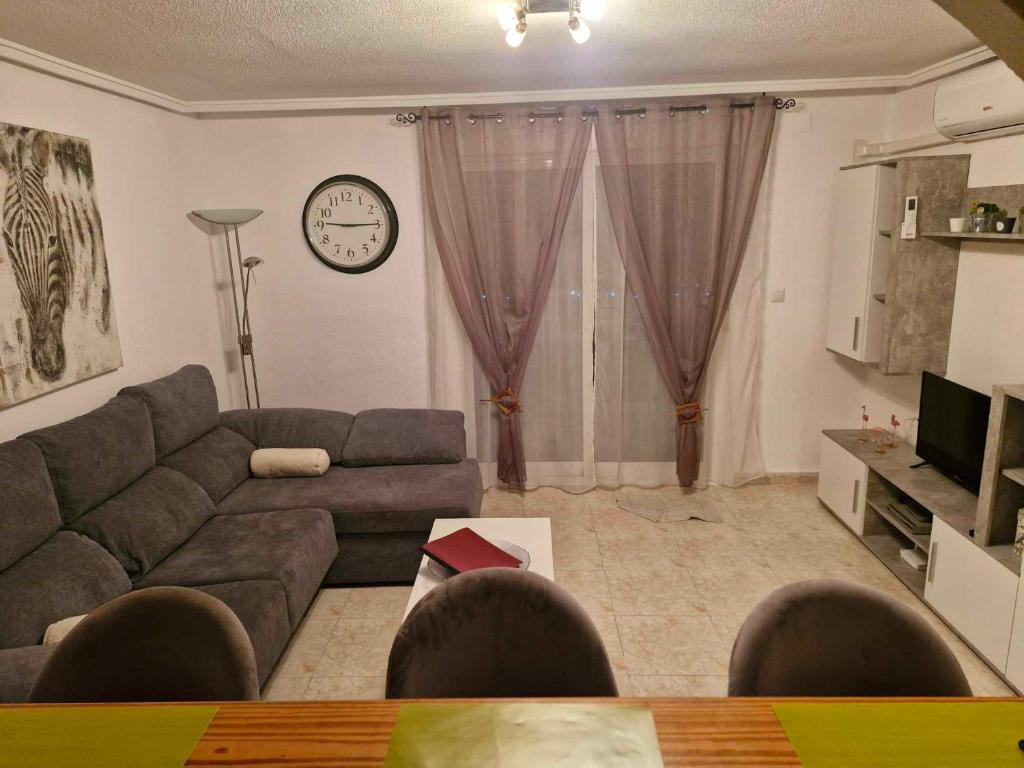Posedenie v ubytovaní Appartement a louer a Torrevieja 100m de la plage