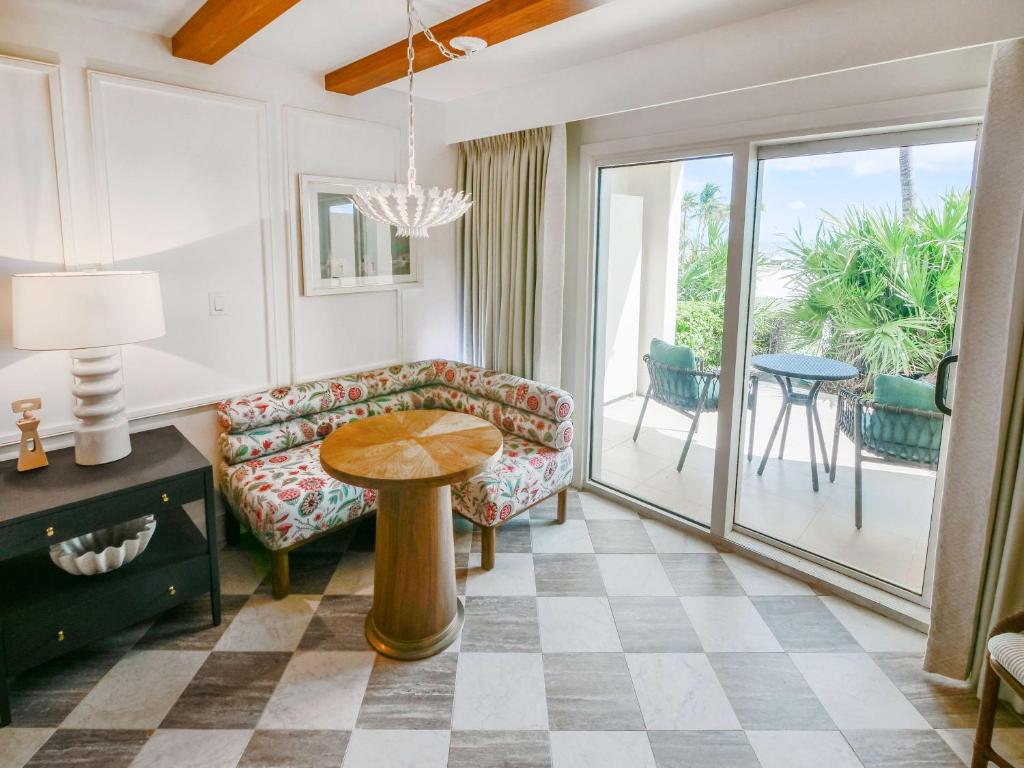 Casa Marina Key West, Curio Collection by Hilton - King Room With Lanai - Pool View