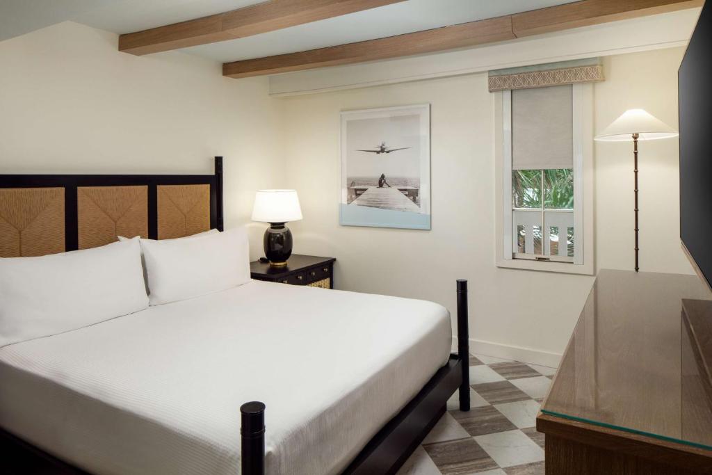 Casa Marina Key West, Curio Collection by Hilton - King Suite With Pool And Partial Ocean View