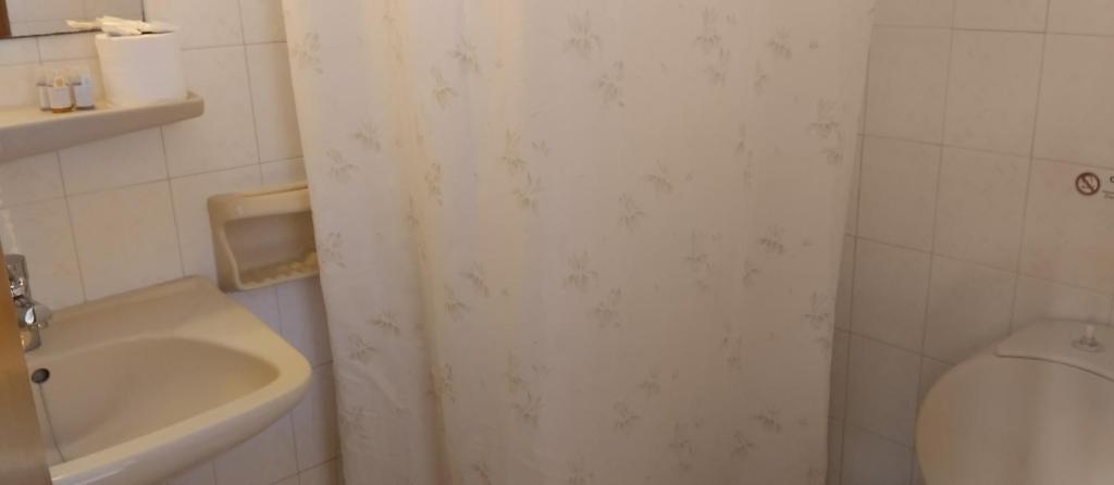 Koupelna v ubytování Kapandriti Rooms
