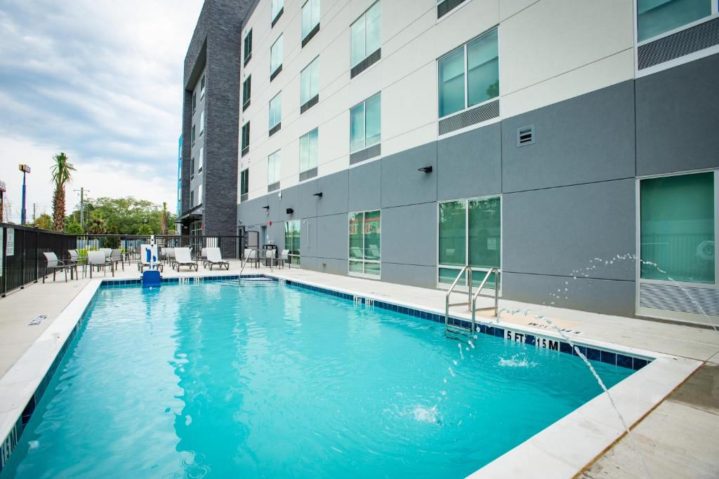 Holiday Inn Express & Suites Pensacola Airport North – I-10 by IHG photo