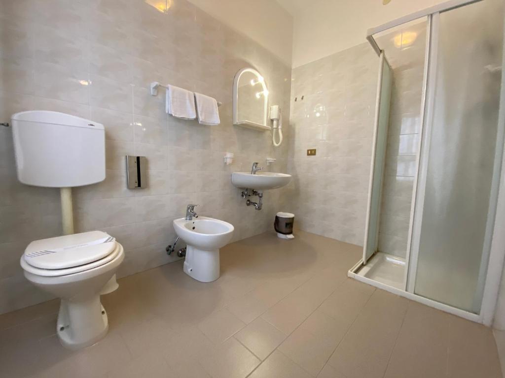 Koupelna v ubytování Hotel Linda