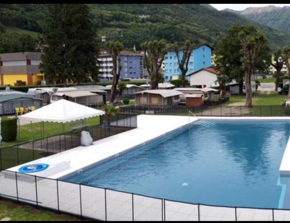 Nespecifikovaný výhled na hory nebo výhled na hory při pohledu z luxury tent