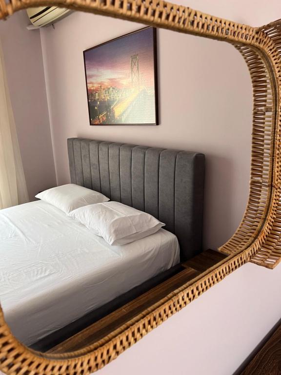 Postel nebo postele na pokoji v ubytování Joanna Apartment