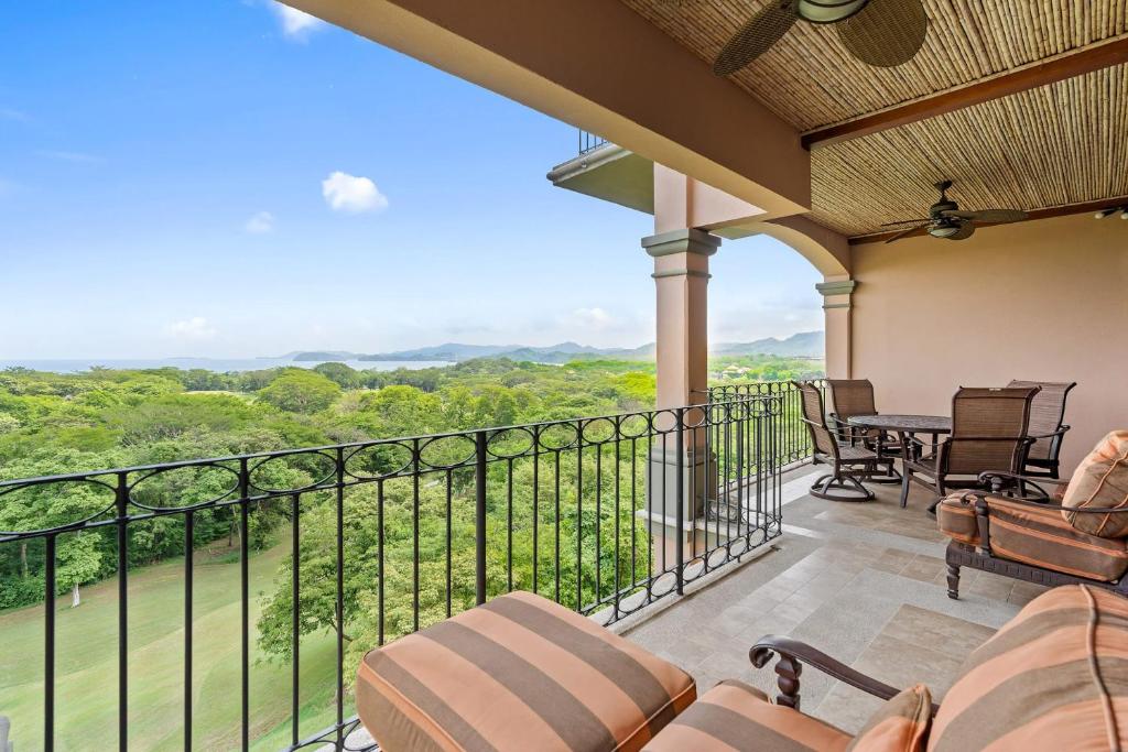 Photo inspiration: Fresh Look at Stunning Luxury Penthouse In Exclusive Beachfront Community With Resort