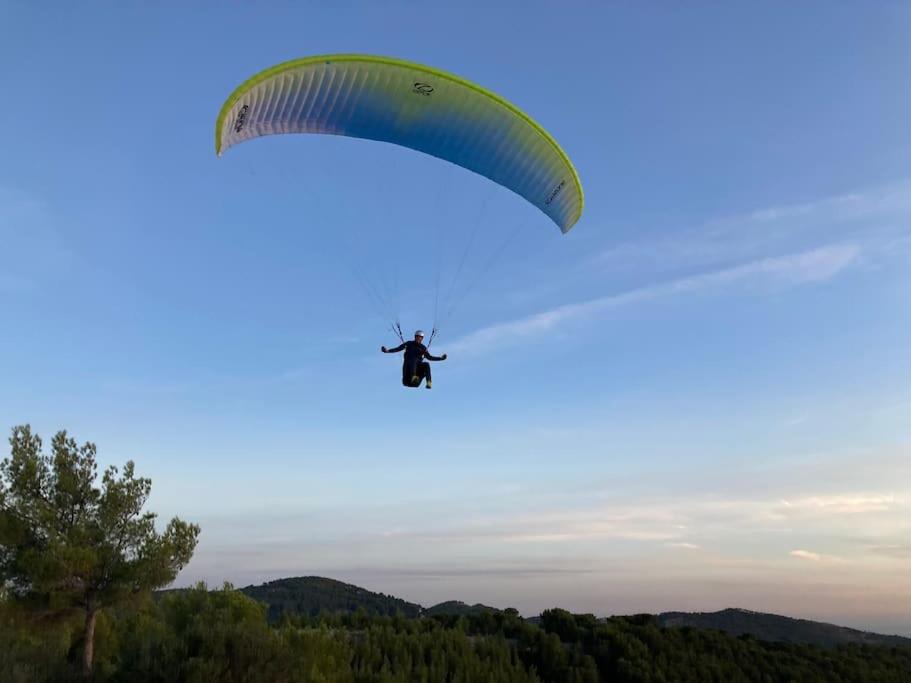 Επισκέπτες που μένουν στο la touR d'azuR